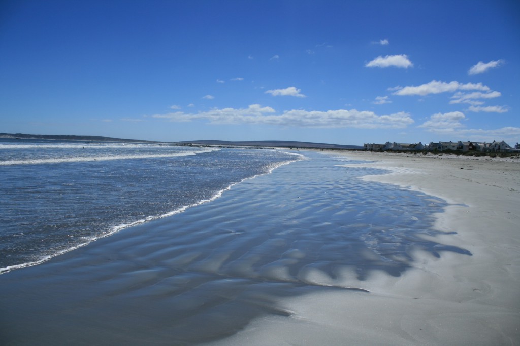 ENDLESS BEACH FOR WALKING, SWIMMING AND ENJOYING THE SEASIDE - Around About Cars